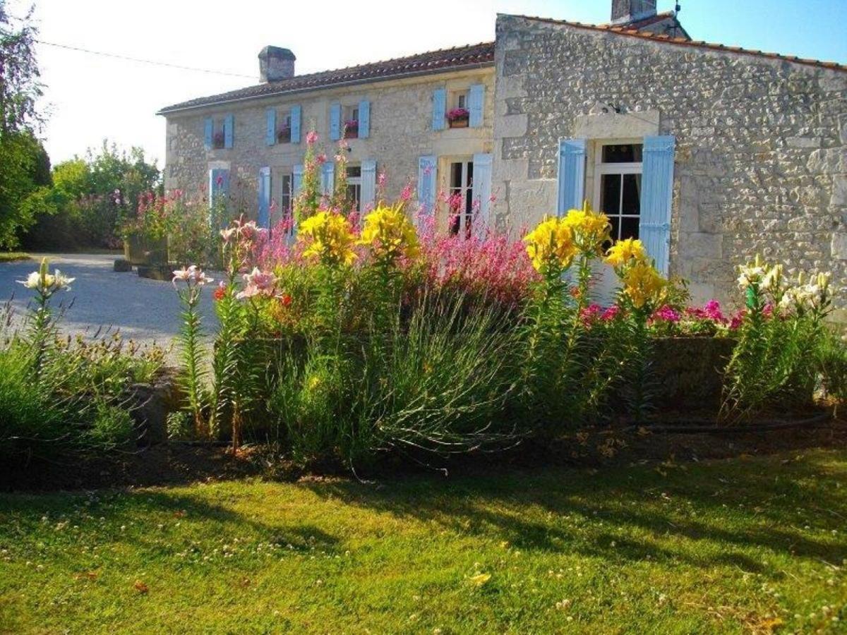 Chambres D'Hotes Domaine Le Fragnaud Saint-Porchaire Exteriör bild